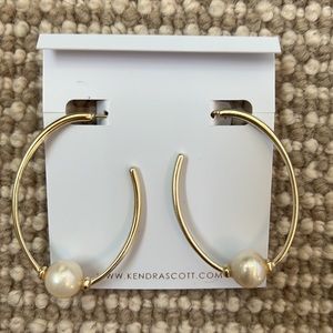 Kendra Scott Gold w Pearl Hoop Earrings